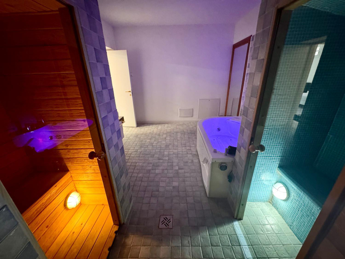 Others 5, Lamapulia, Bari