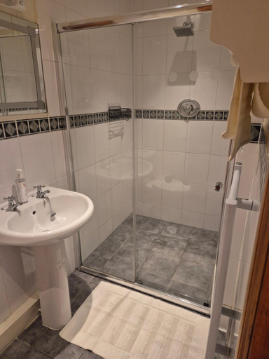 Bathroom 5, The Huntsman inn, South Gloucestershire