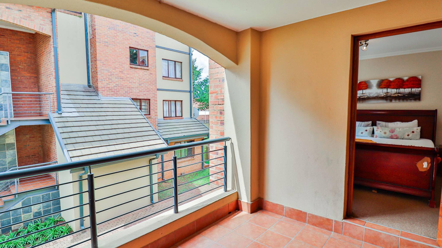 Balcony/terrace 3, Stylish 2 bed apartment in Carlswald, Midrand, City of Johannesburg