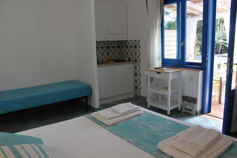 Bedroom 2, Calanave 10, Latina