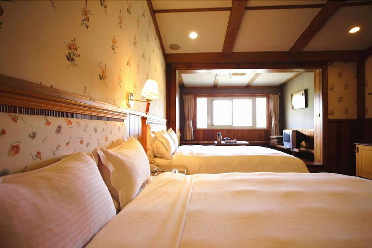 Bedroom 2, Chingjing Sunshine Vacation Villa, Nantou