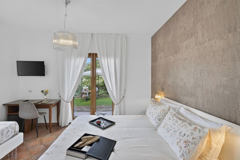 Bedroom 3, Villevieille, Napoli