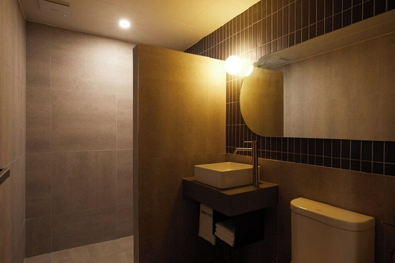 Bathroom 2, Lereve Hotel, Gangbuk