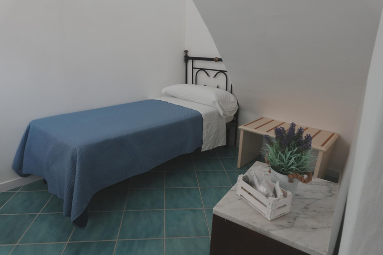 Bedroom 3, La Locanda del Curato Rooms, Salerno