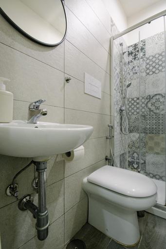Bathroom 3, Santa House, Napoli