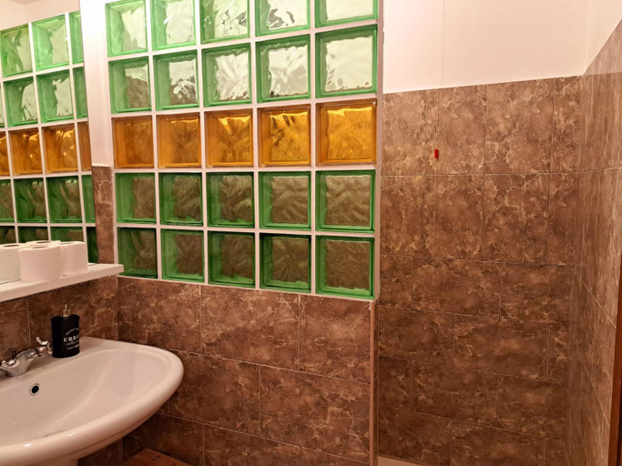Bathroom 2, Borgo Dei Centurione, Rome