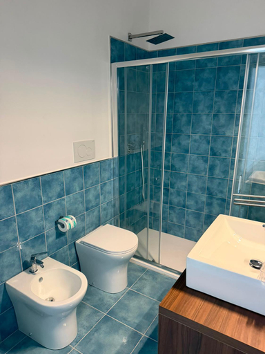 Bathroom 2, Casa Emy, Napoli