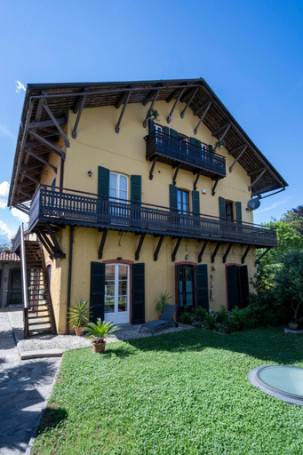 Exterior & Views