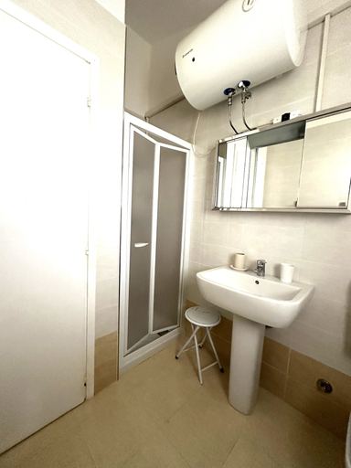 Bathroom 2, Nice Two-storey Flat, Venezia