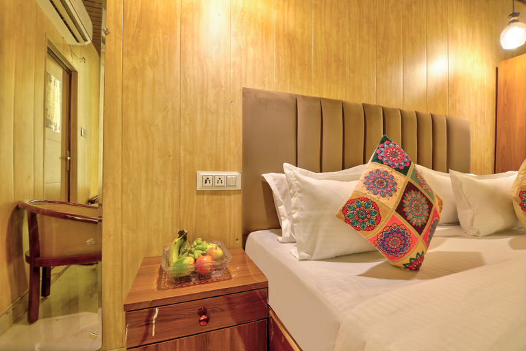 Room 3, Midtown Inn, Delhi