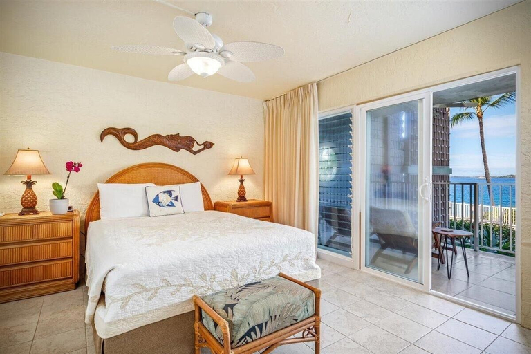 Room 3, Alii Villas#128 Remodeled Oceanfront Unit With AC!, Hawaii