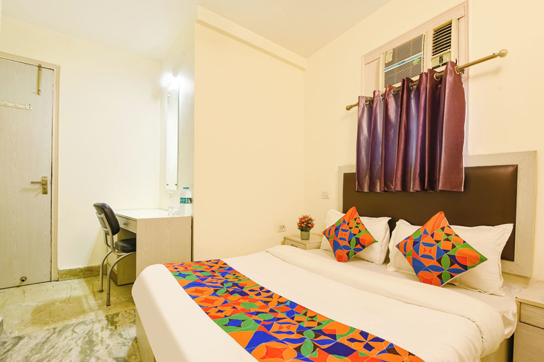 Room 4, FabHotel Karol Bagh Residency - Nr. Karol Bagh Market, Delhi