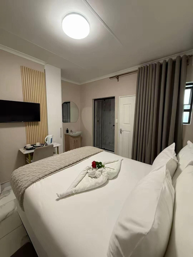 Room 2, Malrose Gueshouse Tours & Safaris, Windhoek West
