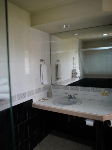 Bathroom 3, Hotel Bresciani, ZONA 10