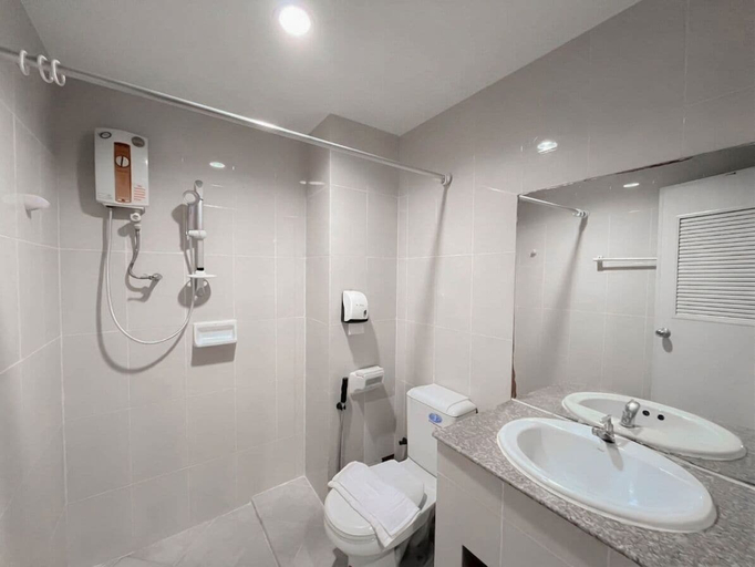 Bathroom 5, Loei Buri Hotel by Alphatel, Muang Loei