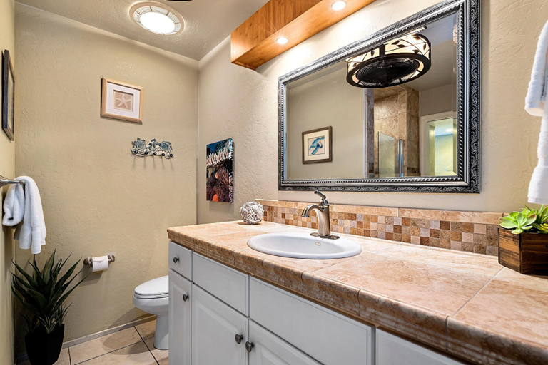 Bathroom 3, Casa De Emdeko 323, Hawaii