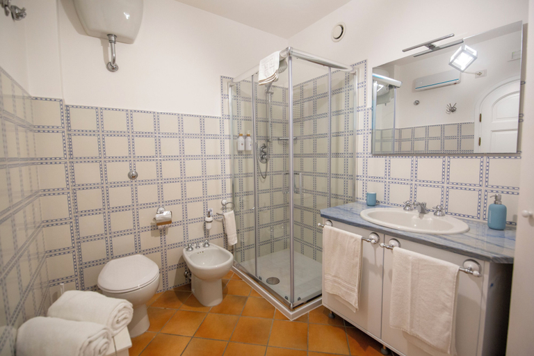 Bathroom 5, CASA LUCIA RELAXING ROOMS, Napoli