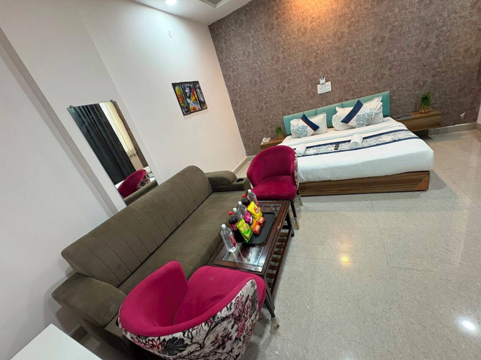 Room 5, Radiant Hotel and Banquet, Gautam Buddha Nagar