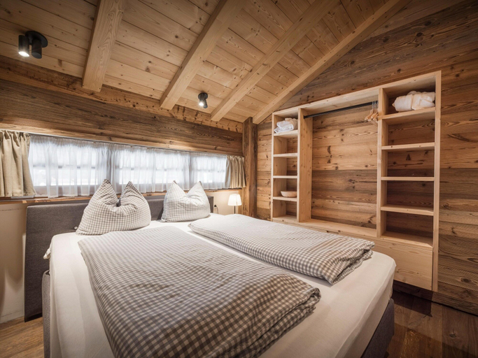 Room 4, Stylish Chalet IM Weidach, Innsbruck Land