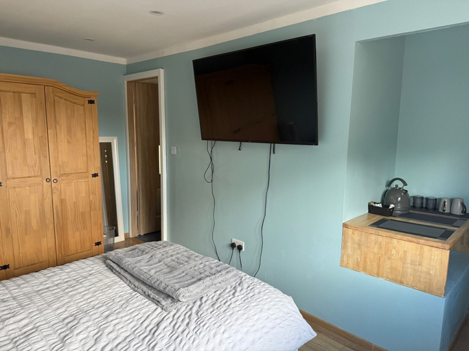 Room 4, Studio- Sleeps 2- Free Wifi- Luxury Shower, Birmingham