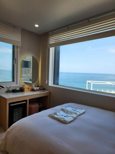 Room 2, Cony Ocean Suite Hotel, Jeju