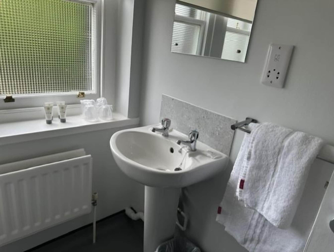Bathroom 4, Hinsley Hall, Leeds