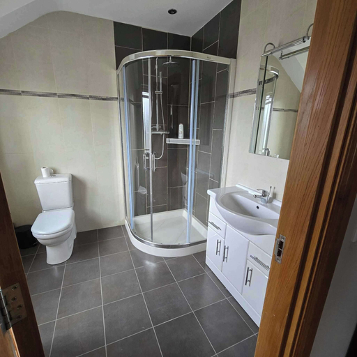 Bathroom 2, Irish Open 2026 - Sleeps 8 - 15 min From Doonbeg