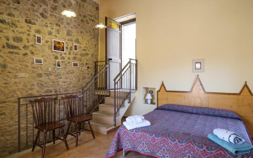 4, I Tre Campanili/La Casa di ChiAle, Messina