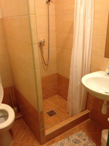 Bathroom 2, Zatonyi Csarda Panzio, Mosonmagyaróvár