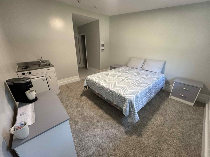 Room 4, Elk Valley Inn, Comox-Strathcona