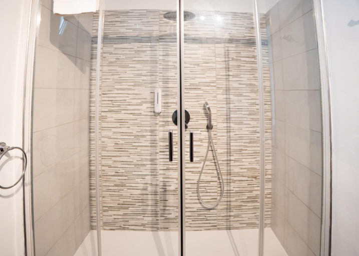 Bathroom 2, Imperial GuestHouse, Roma
