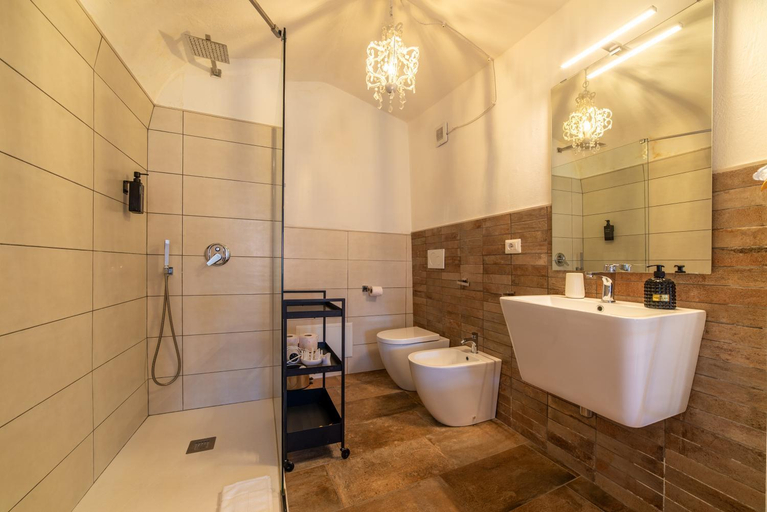 Bathroom, Sardinian Gallery Domus Historic Rooms & Apartments, Oristano