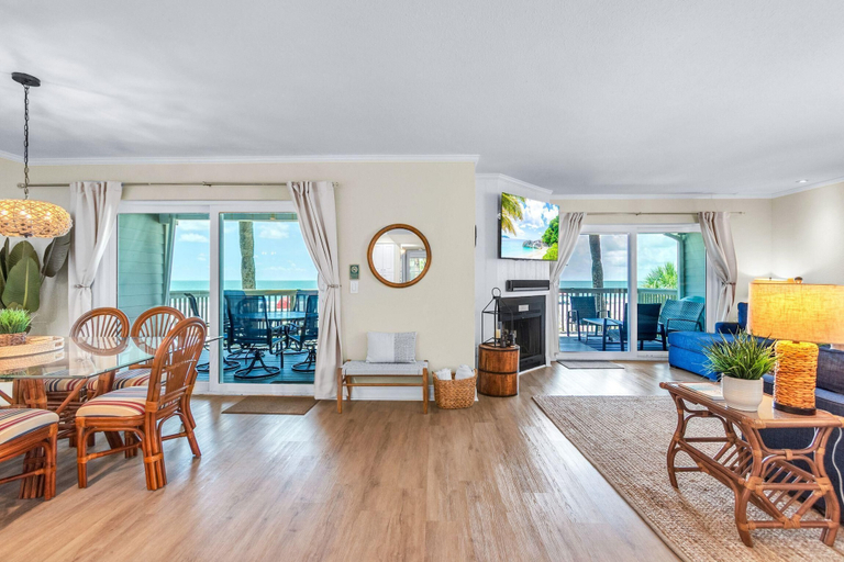 Others 5, Pelican Pointe 4C, Pinellas