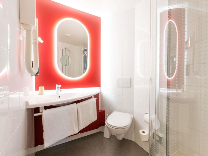 Bathroom 4, ibis Geneve Centre Nations, Genève