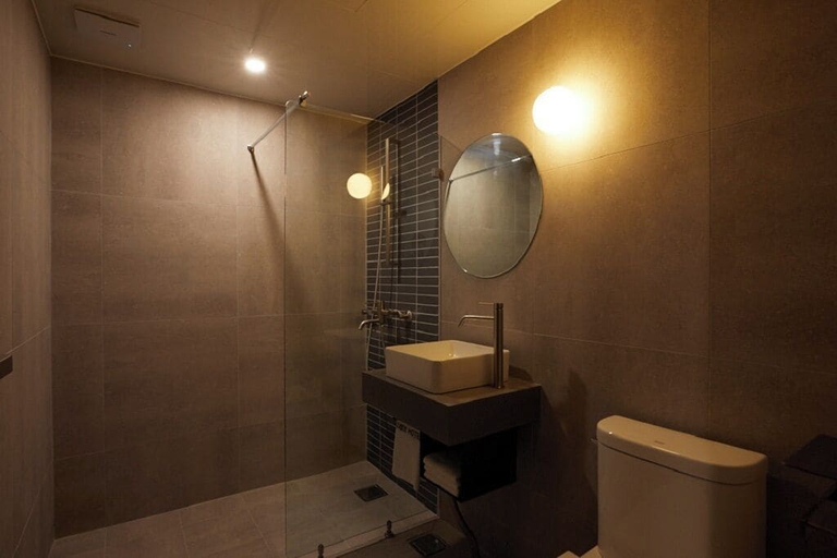 Bathroom 4, Lereve Hotel, Gangbuk