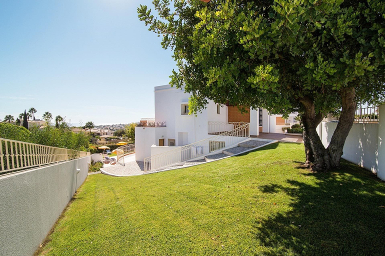 Exterior, Villa Sleeps 8 With Pool and Parking, Albufeira
