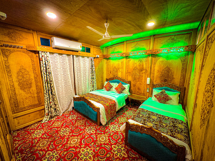 Bedroom 3, Golden Crest Group of House Boats, Srinagar