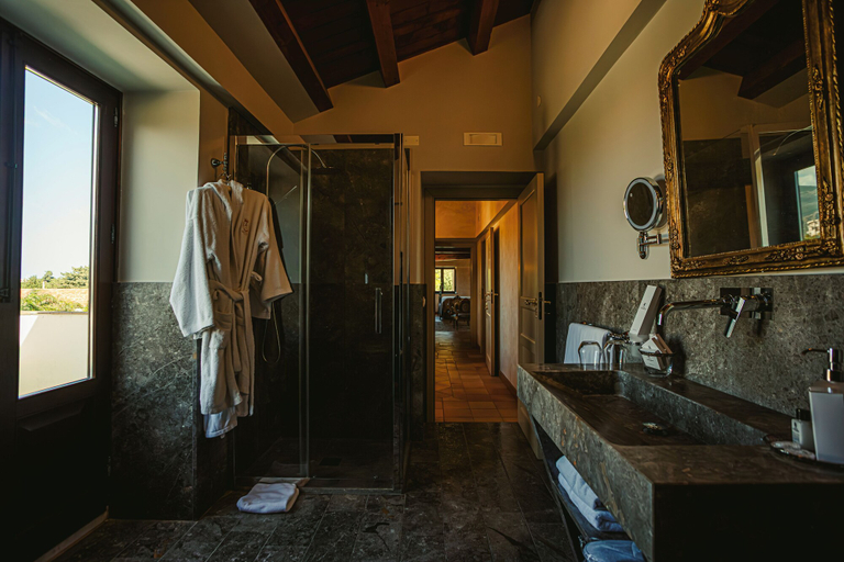 Bathroom 5, Villa del Gattopardo Suites & Spa, Palermo