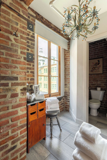 Bathroom 3, Auberge Place d'Armes, Communauté-Urbaine-de-Québec