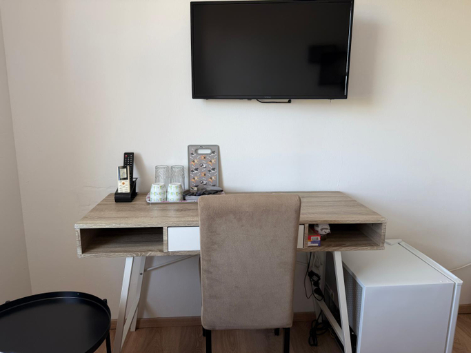 Others 4, Ensuite Stay Rooms, Split