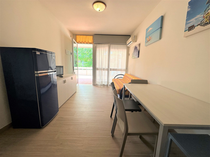 Dining room 4, Apartment With Private Entrance in Bibione, Venezia
