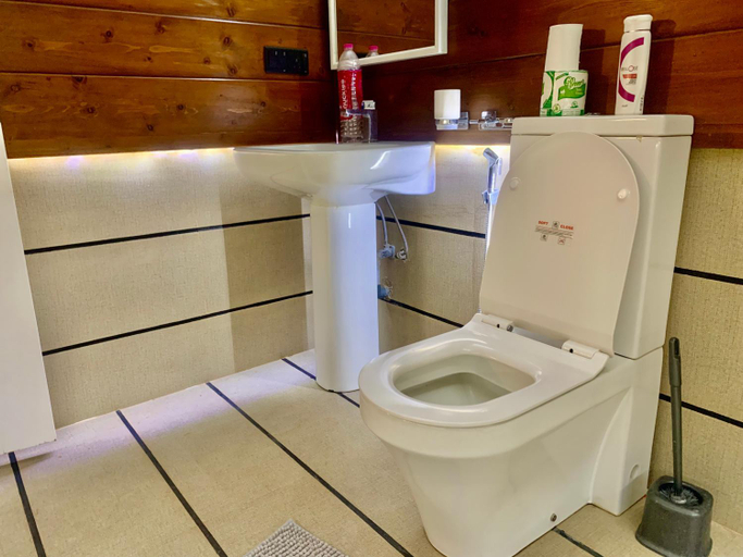 Bathroom 1, Luxurious Villa near the airport, Minuwangoda