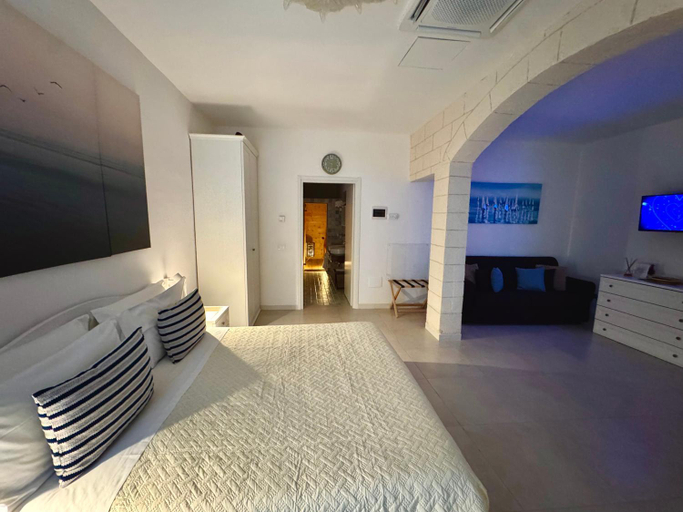 Bedroom 2, Lamapulia, Bari