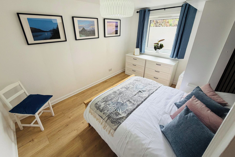Bedroom 2, 2 Bedroom Albany Apt Sleeps 4 -Tv & Wifi -central, Argyll and Bute