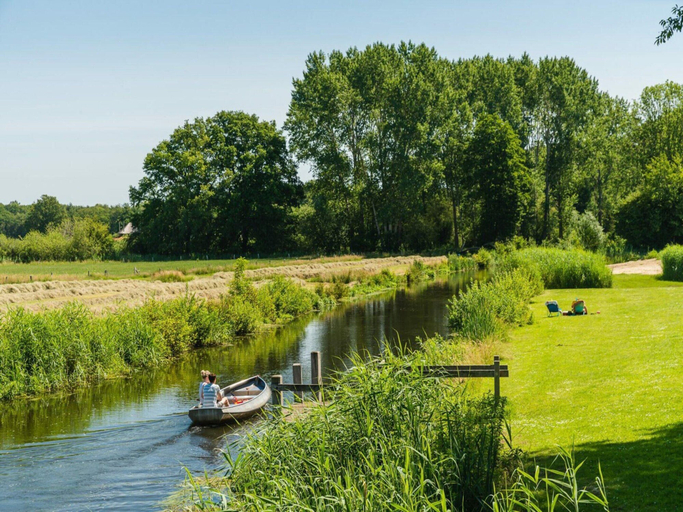 View from property 4, Stunning Mirror House with Riverside Jacuzzi, Wierden