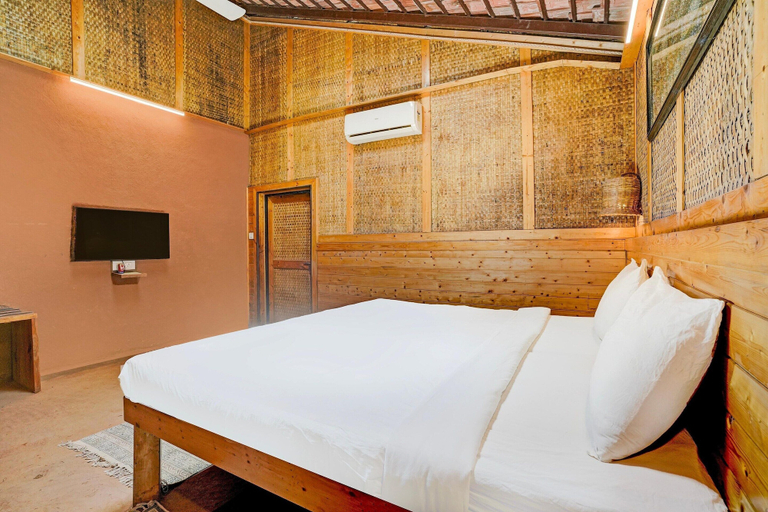 Room 4, Deluxe Palette Irayos, Palghar