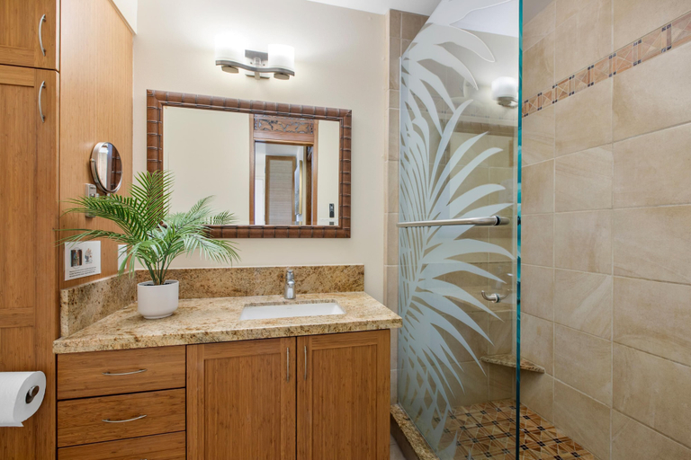 Bathroom, Alii Villas#322 Top Floor Condo With Ocean Views!, Hawaii