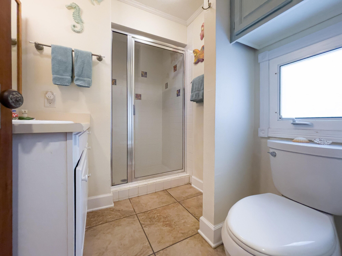 Bathroom 4, Hale Ona Loa, Hawaii