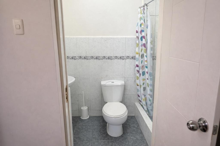 Bathroom 3, GREAT PARTNERS HOSTEL, Lima