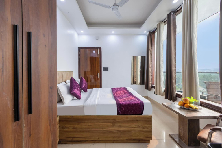 Room 3, Grand Aura Noida, Gautam Buddha Nagar